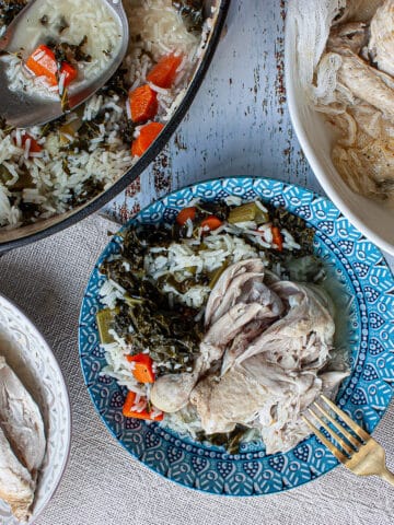 Bowls of chicken, rice and vegetables.